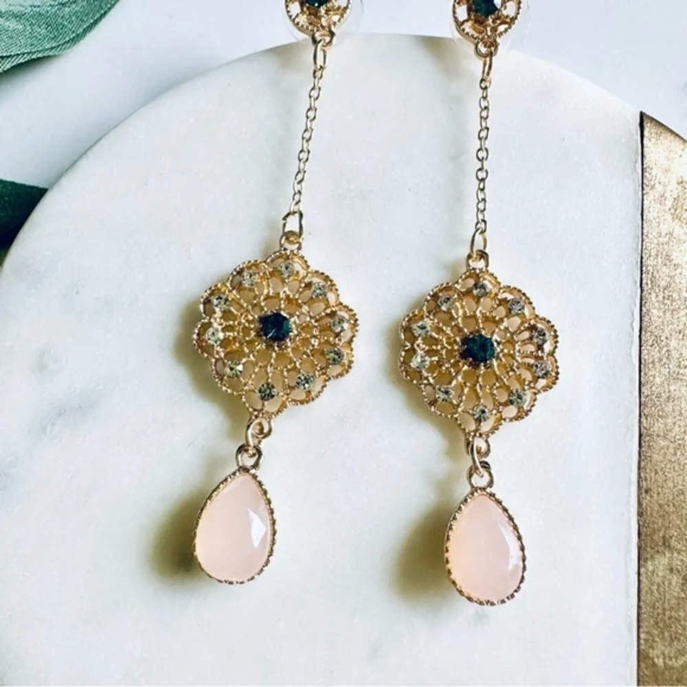 2/$30🌵 Delicate Gold Tone Medallion Blush Peach Green Stone Dangle Earrings